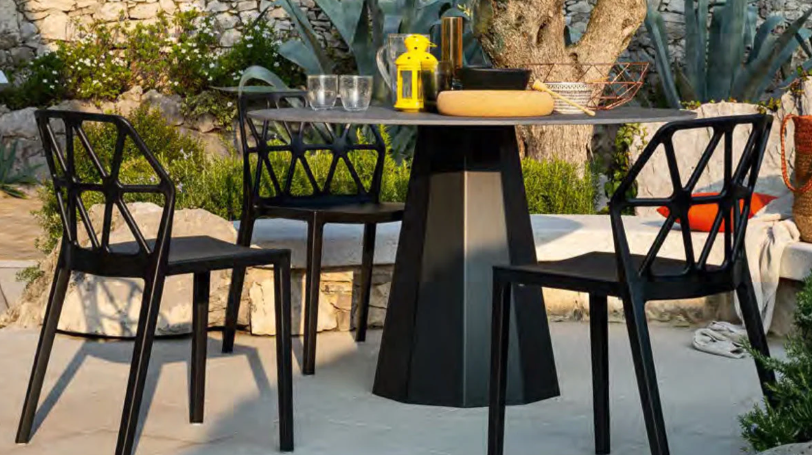 Diseña el Espacio de Exterior Perfecto con Muebles Connubia