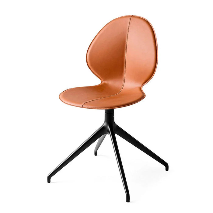 silla basil giratoria en cuero cognac y base negra